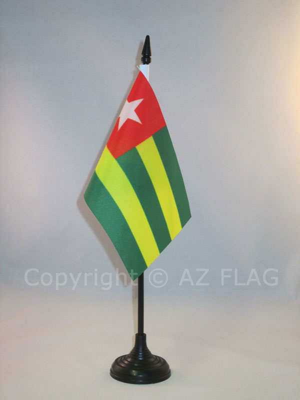 AZ FLAG Tischflagge Togo 15x10 Cm - Goldene Spitze Mit Schwarzem Mast